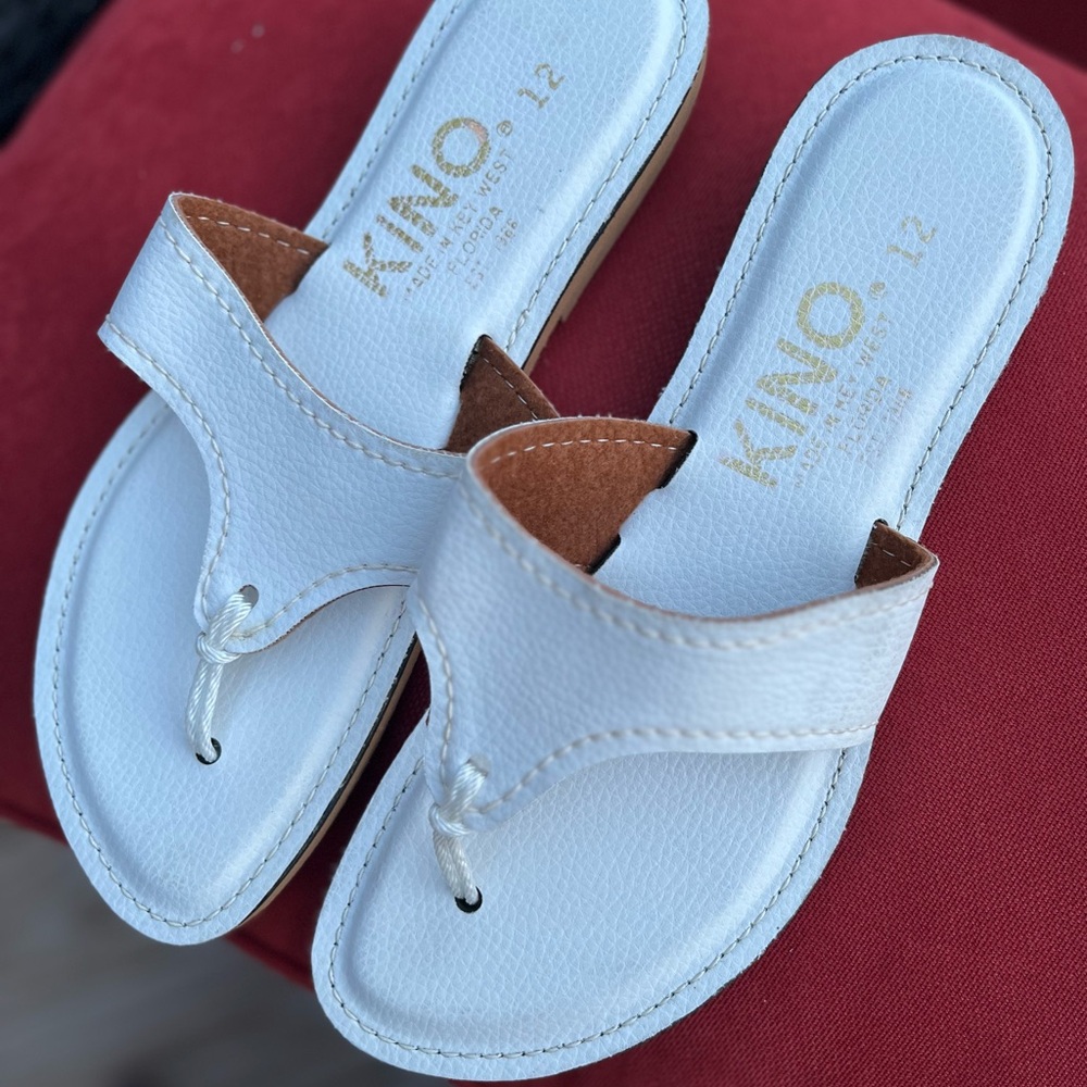Kino leather flip flops
Made in Key West